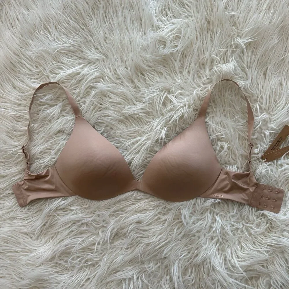 Skims Wireless Super Push up
Bra Clay Size 32DD - Picture 2 of 7